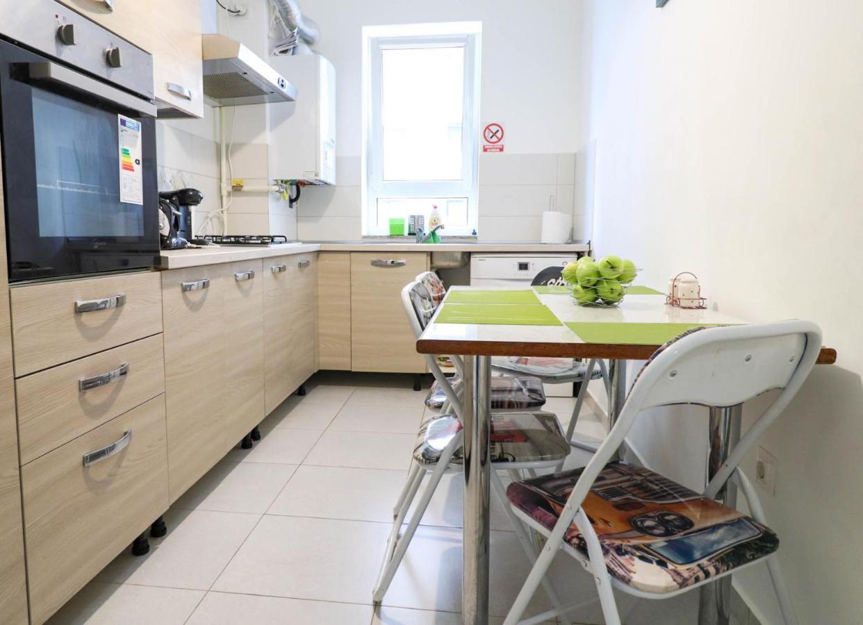 Happy Family Apartment Brasov Bagian luar foto