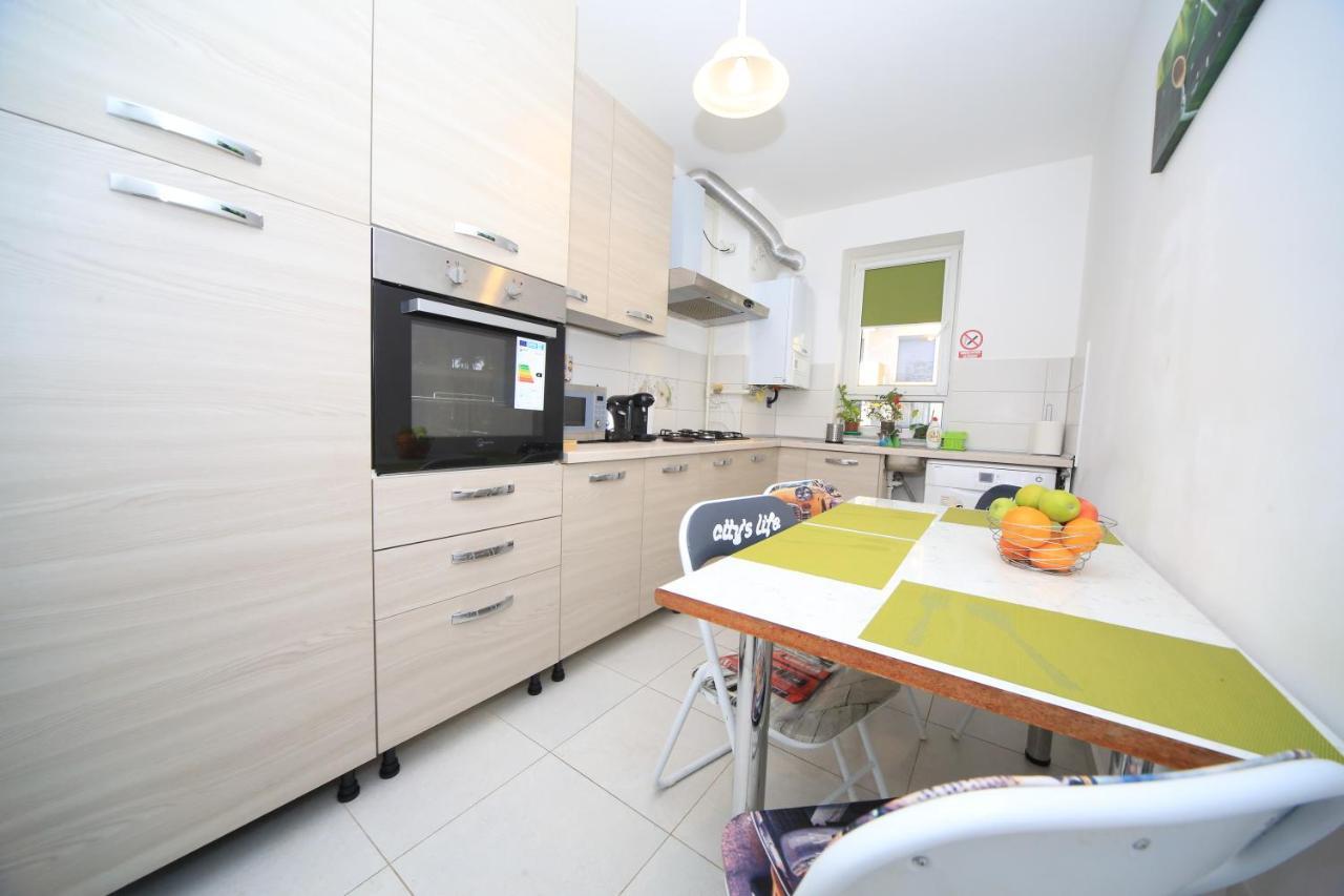 Happy Family Apartment Brasov Bagian luar foto