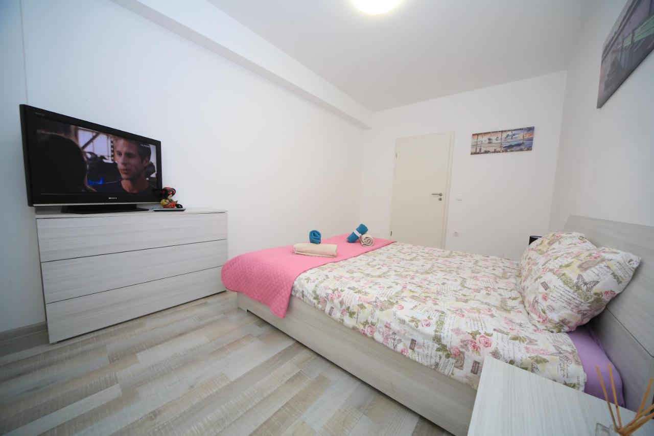 Happy Family Apartment Brasov Bagian luar foto