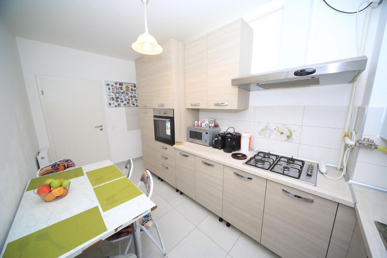 Happy Family Apartment Brasov Bagian luar foto