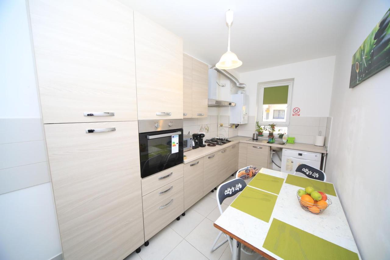 Happy Family Apartment Brasov Bagian luar foto
